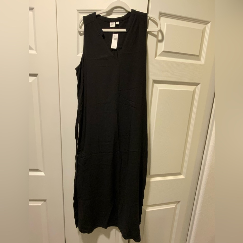 GAP Black Sleeveless Midi Dress